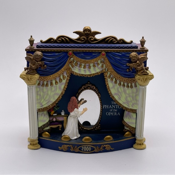 Phantom of the Opera Light Up Musical Ornament Works Excellent - Picture 1 of 10